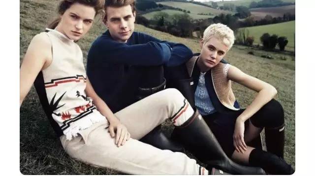 lvsupreme联名款牛仔外套,lv衣服上面有个supreme联名是真的吗