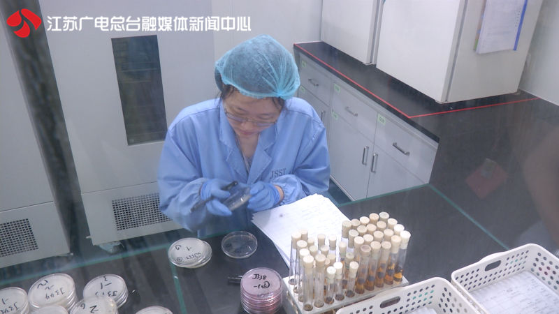 记者实验：Costa、酵墅等食用冰块菌落总数超标几十倍！