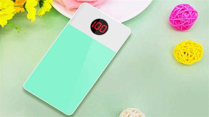 20分钟就能够充满电的充电宝,可实时显示电量的充电宝