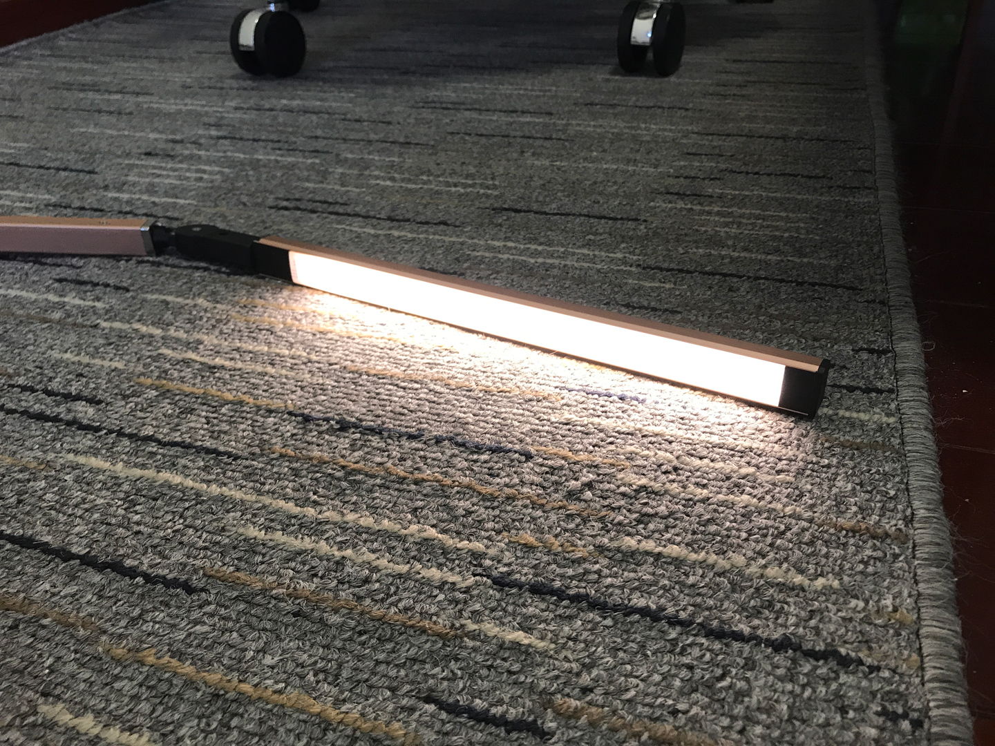 暂时了却心愿可调光LED台灯开箱及使用分享