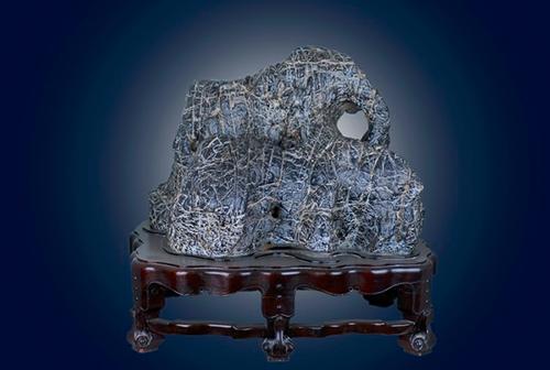 看到喜欢的石头就捡一些,有些石头不要轻易扔