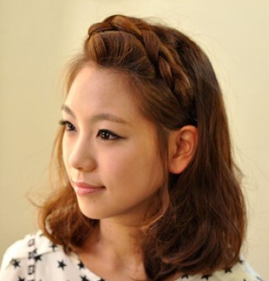 扎头发花苞头教程图解,花苞头的简单扎法蓬松中长发