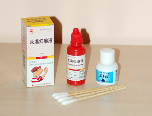 跑步摔倒膝盖破皮第二天流液体,跑步摔跤脸部擦伤肿了