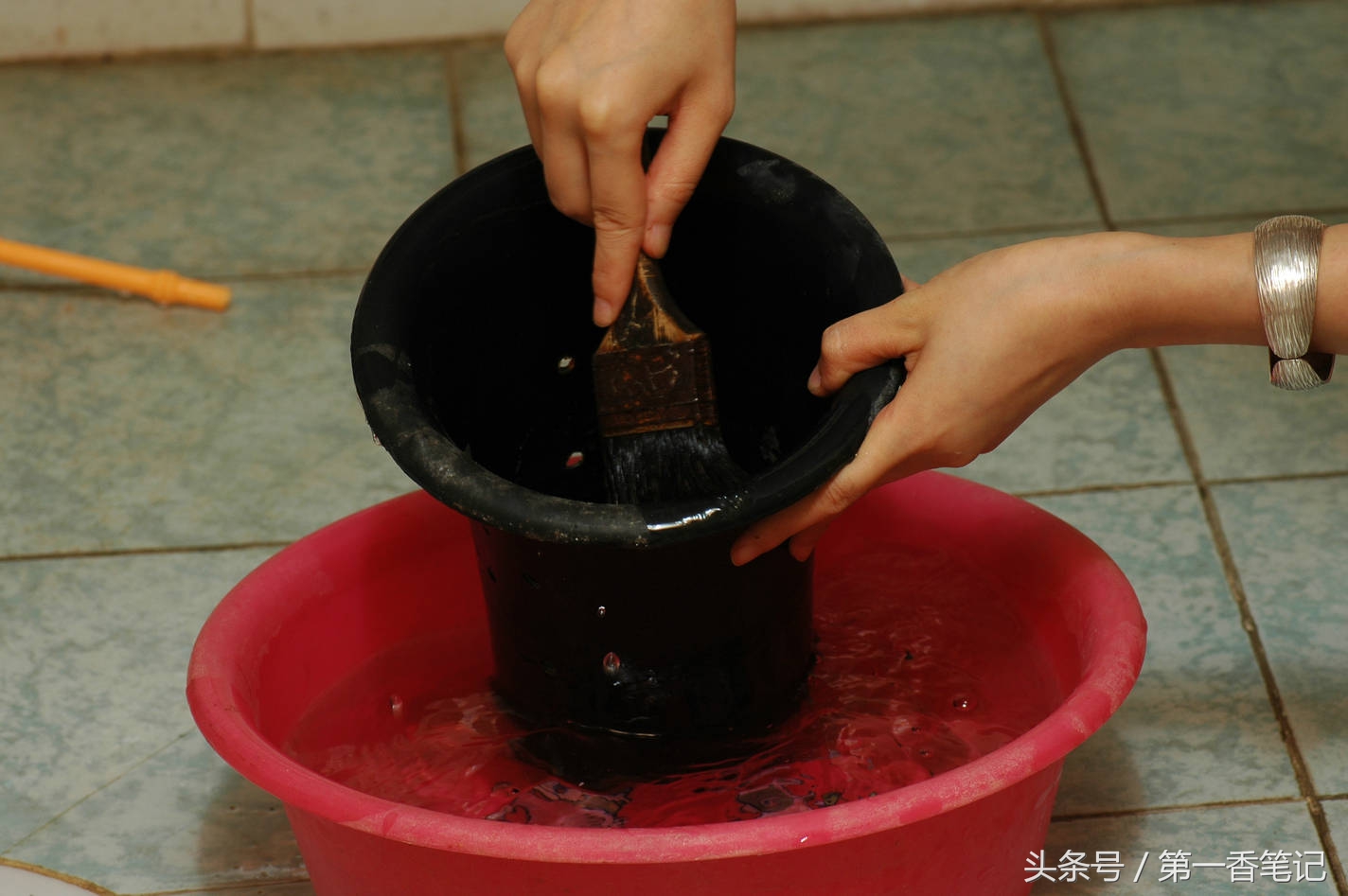 颗粒植料上盆养兰视频,滇西养兰人讲兰花上盆