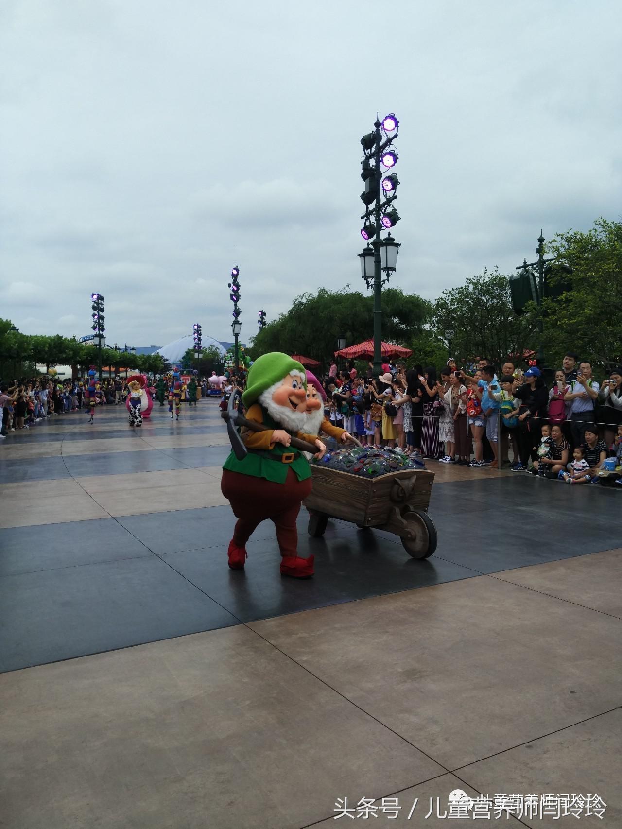 迪士尼实现小朋友们的公主梦,迪士尼是每个女孩的公主梦