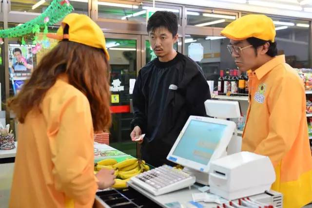 生活强奸了我们，有人选择直面反抗，也有人学会享受，各有各的活法，各有各的人生。