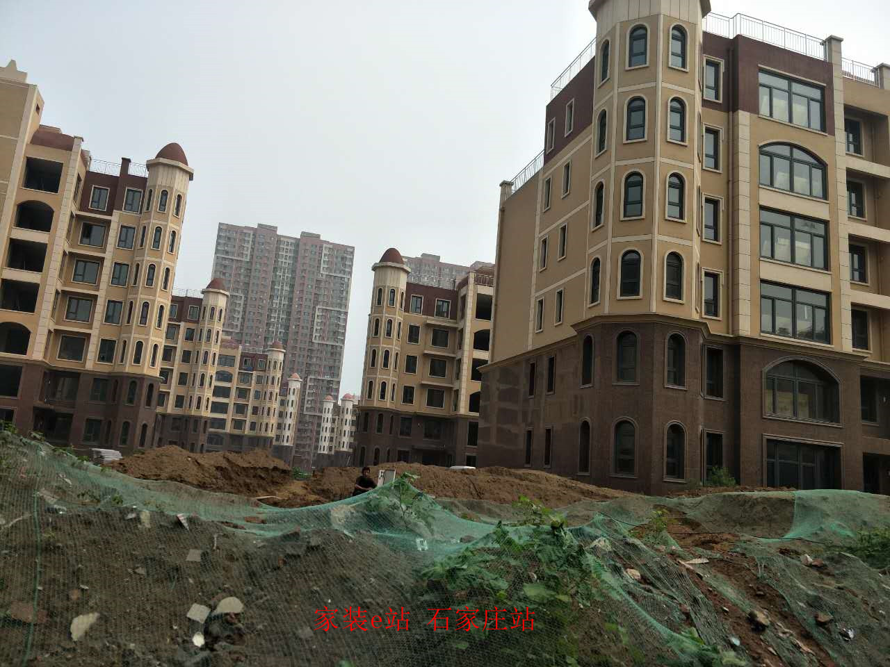 7月19号走访“白金汉府”最新施工进度