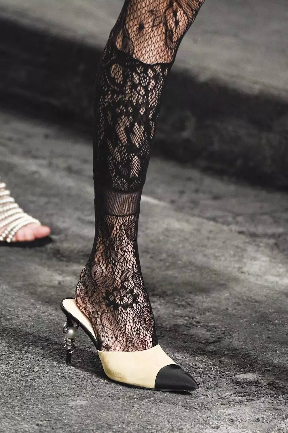 这双鞋也太好看了复古百搭又亮眼,这双鞋真的很好搭配秋冬