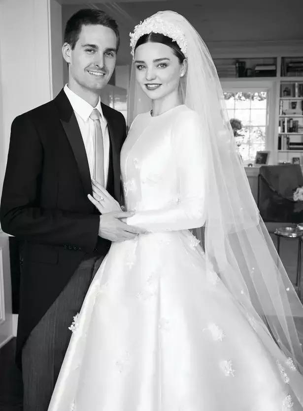 34岁带孩子嫁给年轻小伙,27岁二婚带娃嫁给大10岁宠妻大叔