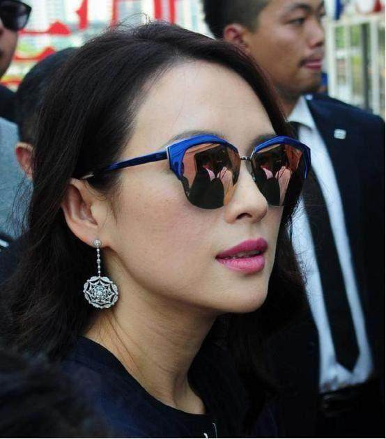 奶茶妹妹生了孩子气质不再！杨幂眼窝凹陷老十岁!AB的眼袋很惊人！