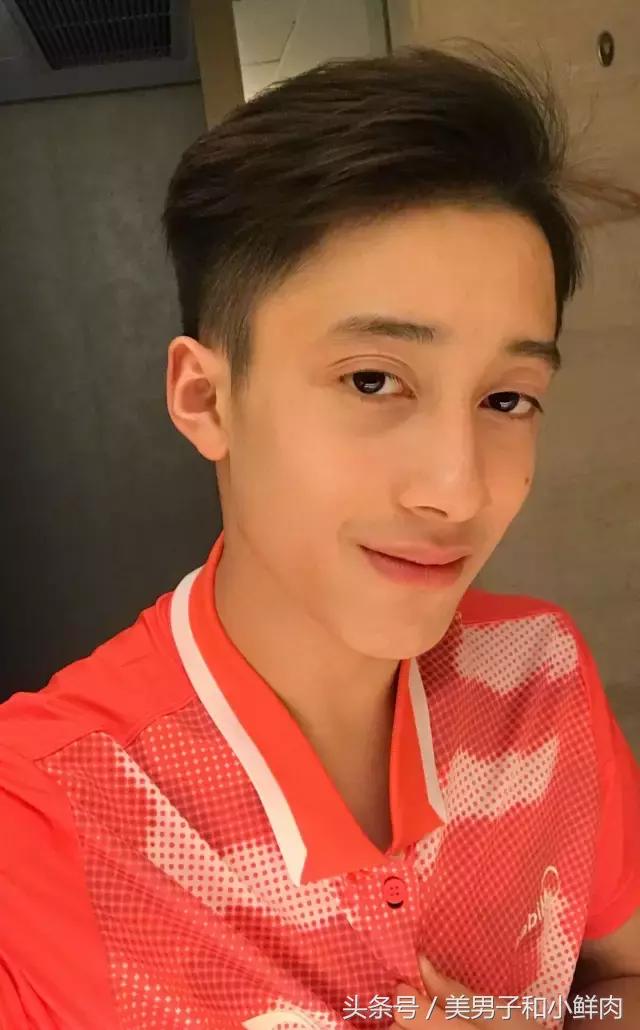 跳水运动员高颜值,跳水冠军练俊杰帅吗