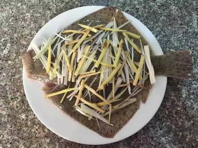 老饭骨清蒸多宝鱼的正宗做法,清蒸多宝鱼正宗做法王刚