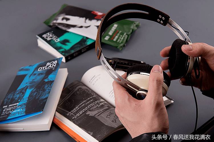 鲍勃迪伦获诺贝尔文学奖现场,鲍勃迪伦获得诺贝尔文学奖的歌曲