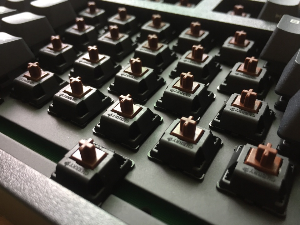 玩游戏选择机械键盘什么轴,玩游戏什么品牌机械键盘比较合适