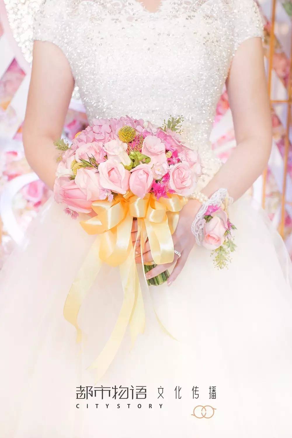 婚礼前后，婚纱应该怎么清洗和保养呢？