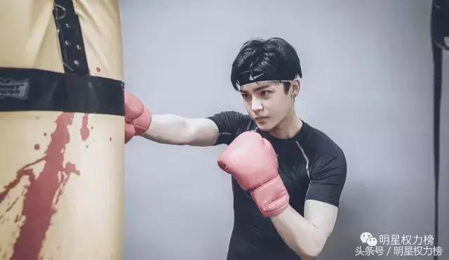 跟着男神一起来“撸铁”！鹿晗陈伟霆刘昊然的健身照荷尔蒙爆棚想舔屏！