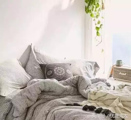 你的床屏该变变样子了，不要只会挂婚纱照了