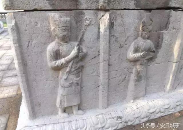 安丘石埠子出土一石棺，人称九女坟