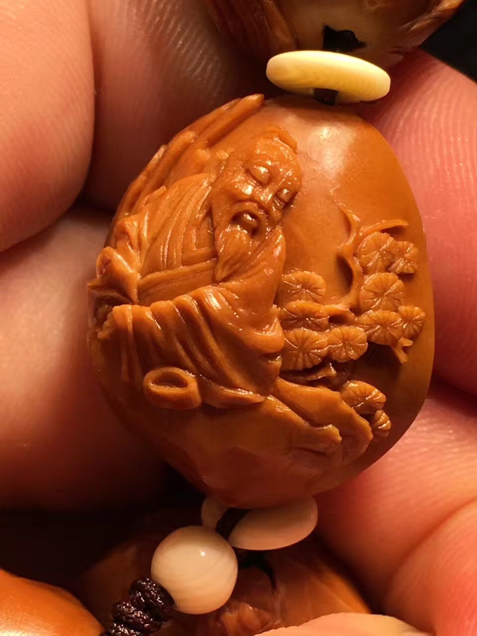 橄榄核纯手工核雕关公,纯手工橄榄核核雕