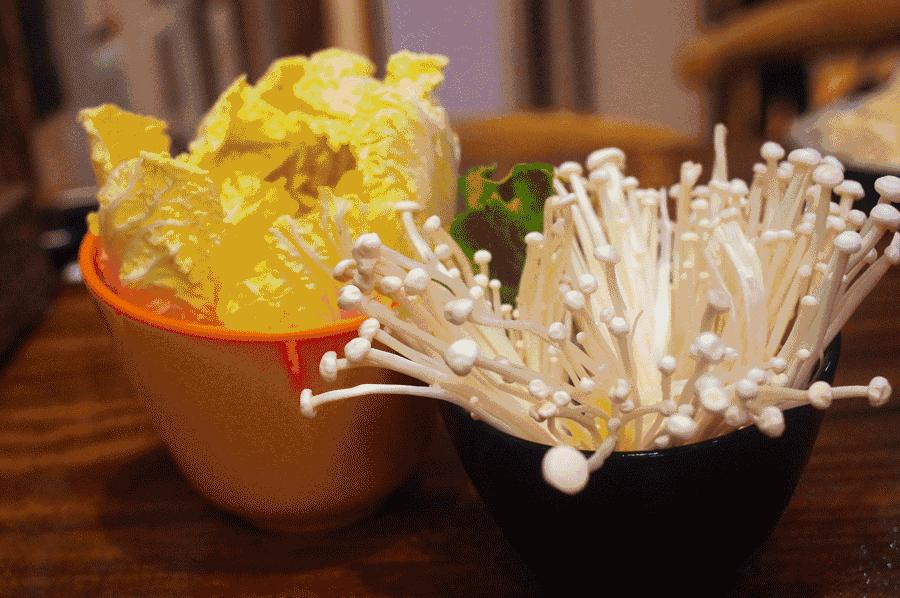 手抓牛龙骨美食,手抓牛排零食