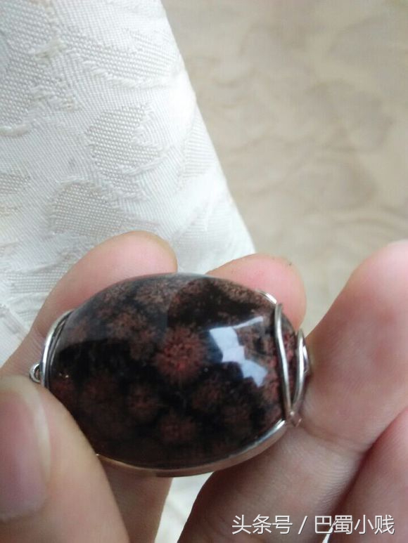 黑曜石牌真假鉴别,带彩虹眼的黑曜石有假货吗