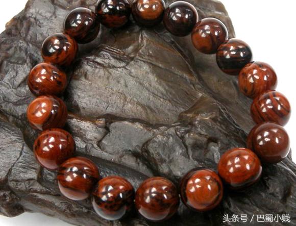 黑曜石牌真假鉴别,带彩虹眼的黑曜石有假货吗