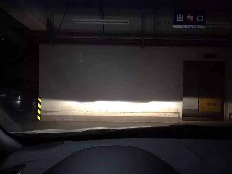 汽车大灯光线不一样还不够亮？用这几招，立马见效！