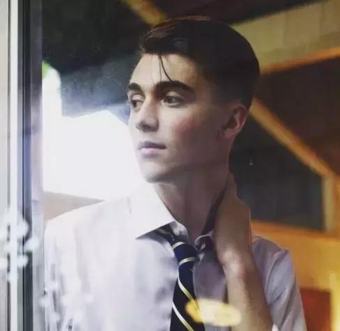 她因同志身份多次收死亡威胁，但她从未想过妥协！