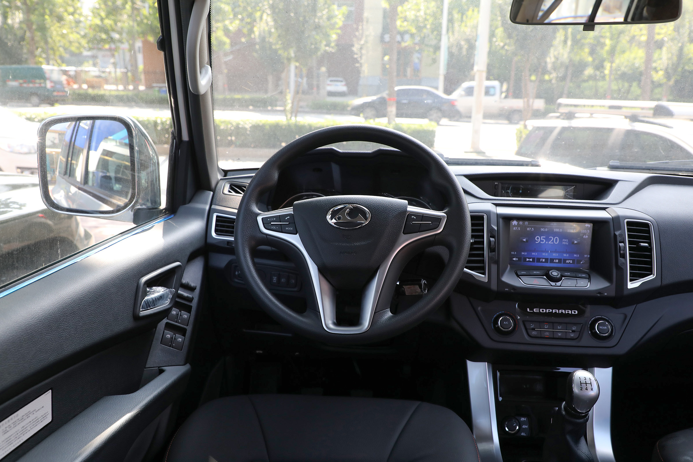 猎豹Q6手动四驱卓越型,猎豹q6两驱最省油的是哪一款