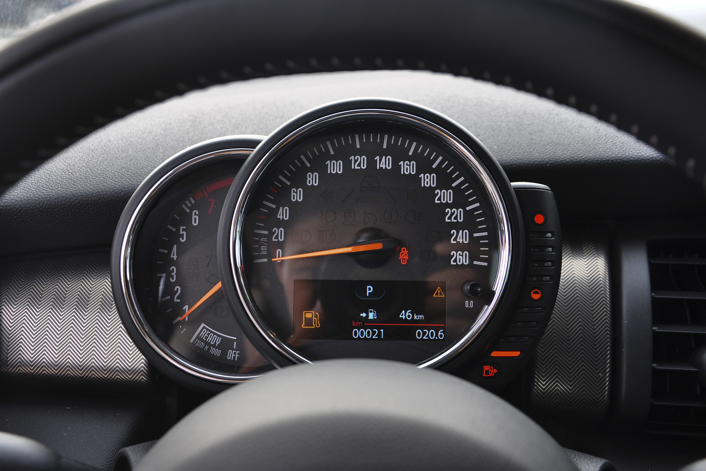 iphone13mini优缺点,宝马mini2011这车优缺点