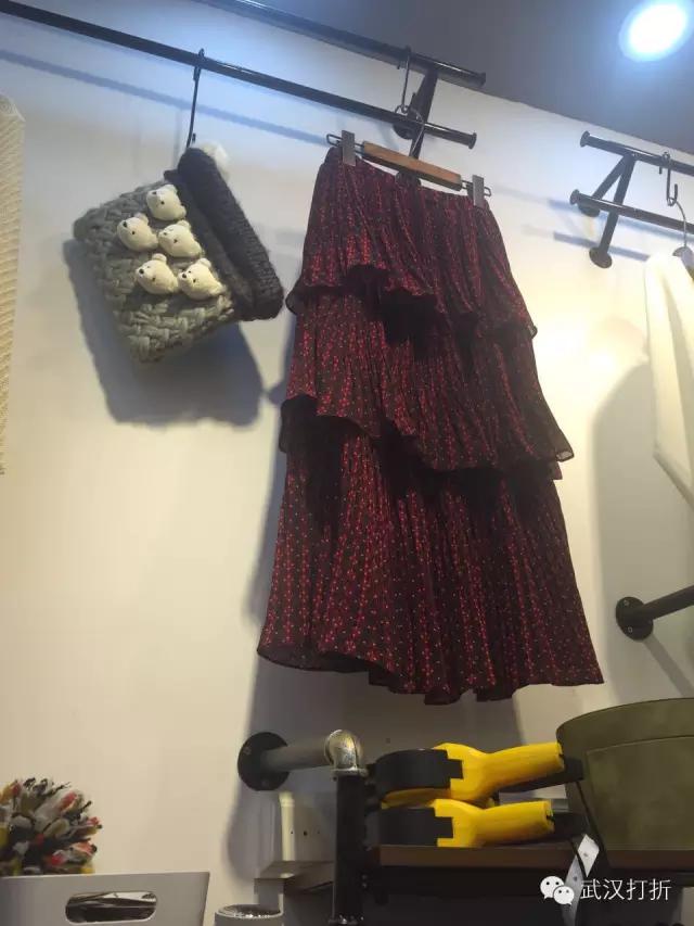 在武汉有个神秘的大楼，能够用淘宝的价格买到专柜的货！多图实拍