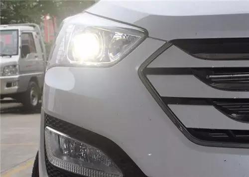 远光换氙气灯泡近光用卤素能够吗,远光灯卤素和氙气的差别