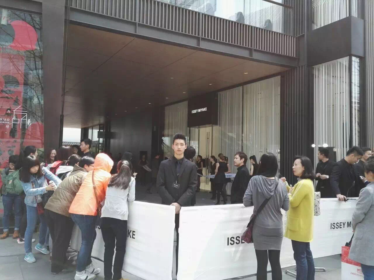 刚排完NMD，三宅一生又开业了，还让成都人喘气不