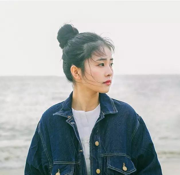 你要有这样的牛仔外套，才得以一面温婉，一面坚强