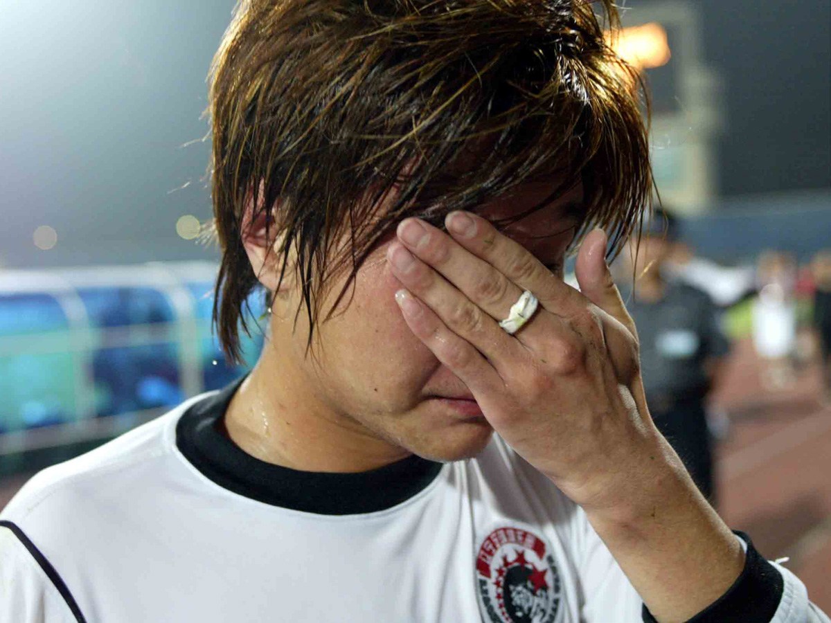 他曾一脚踢飞辽小虎，痛斥足协以不进国足为荣，36复出钱归慈善