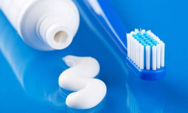 小孩子双脚皮肤溃烂,小孩腿上圆形溃烂化脓怎么回事