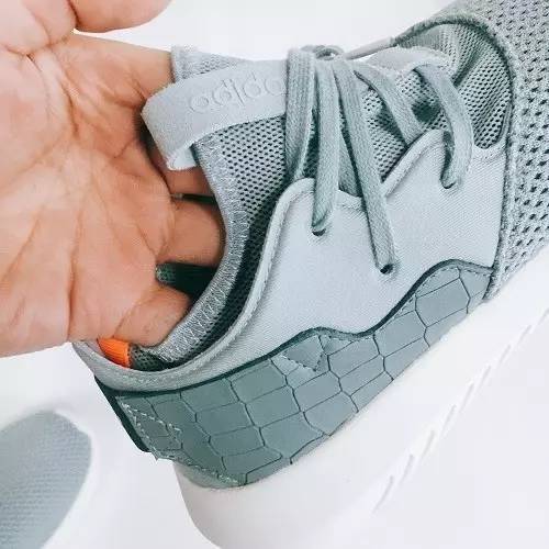 不要再黑asos了，Adidas直邮18天到货，没被税！