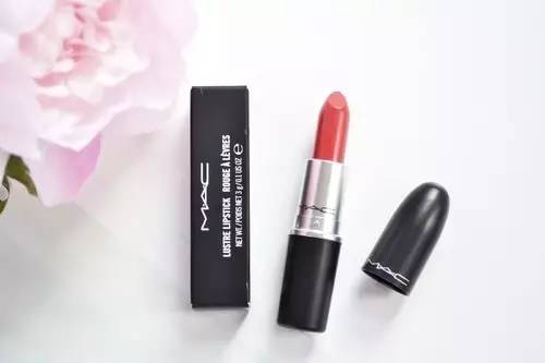 不用美白你也能够白成一道光,显白不化妆也能涂的口红