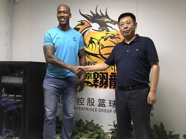 阿迪达斯赞助美国排球队，乔丹体育反转状告乔丹侵犯名誉权｜懒熊早知道