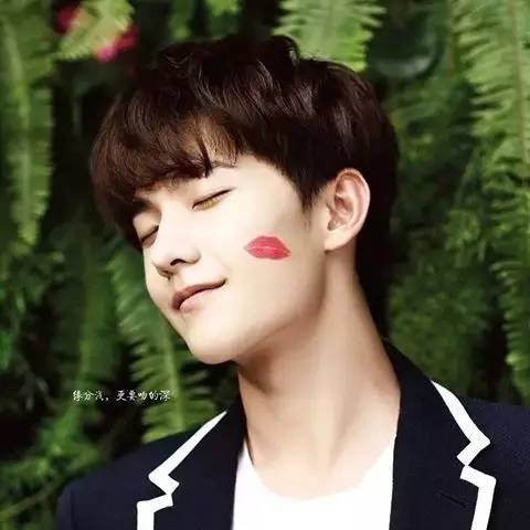 不用美白你也能够白成一道光,显白不化妆也能涂的口红