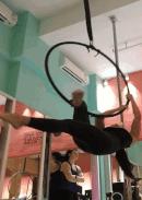 不让Jolin独占半空的倒吊美！|空中呼拉圈