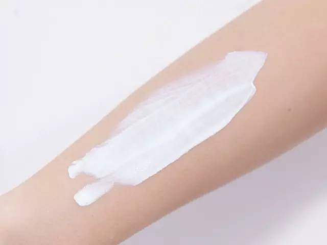 一年四季涂脸的防晒霜推荐 (推荐几款纯物理防晒霜脸部不泛白)