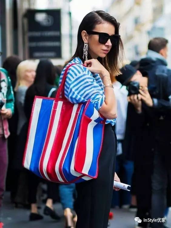 最流行的购物袋包包,今年流行的购物袋包