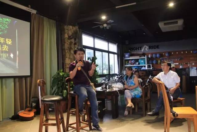 做个没感情有情怀的人,有情怀的人和没情怀的人