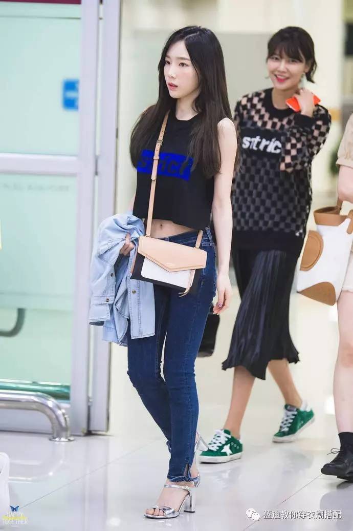 张雪迎短款服装搭配图,明星衣帽间宋祖儿