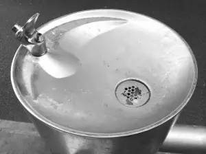 社区直饮水机的水质喝着怎么样,长沙直饮水设备能直接喝吗