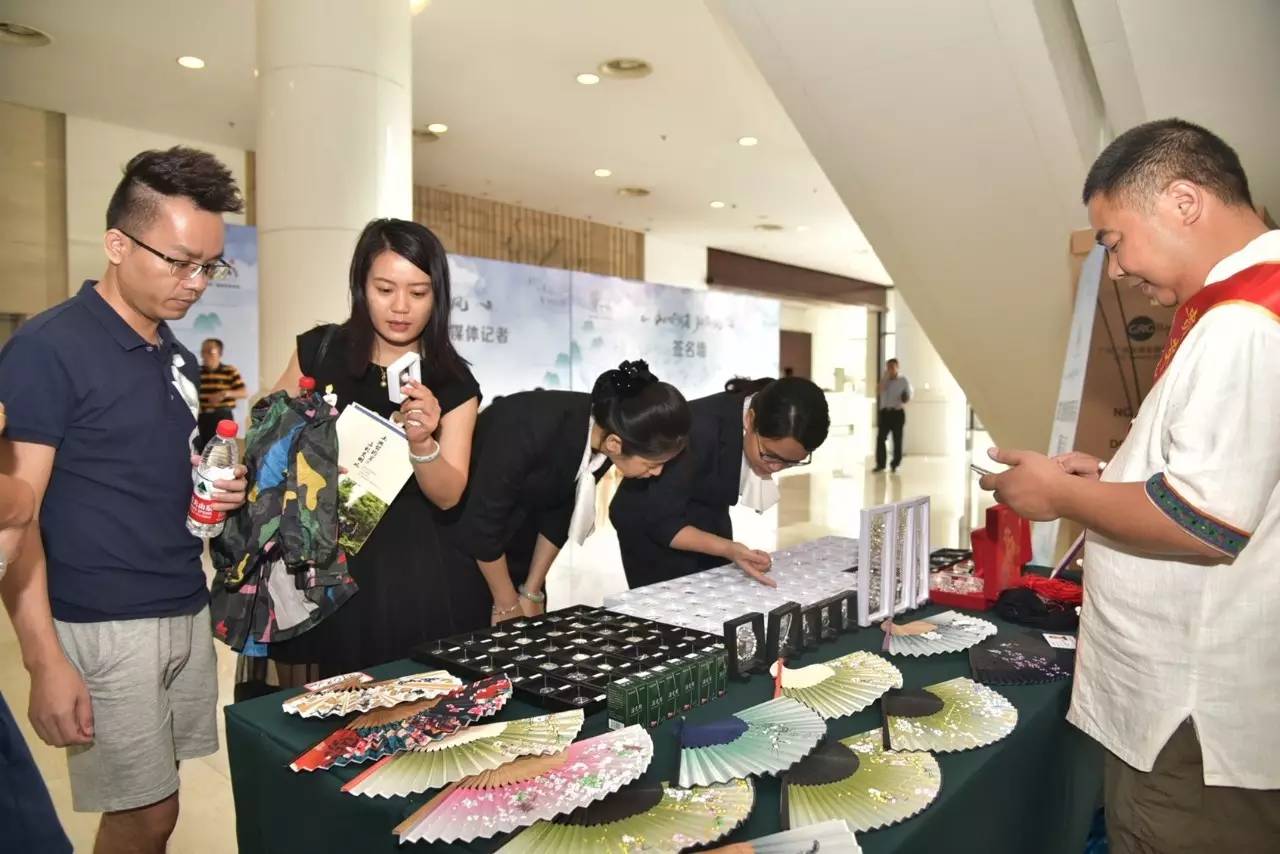 资讯丨“清凉大礼包”送到广西，去贵州享受23℃的夏天，过路费门票统统半价！