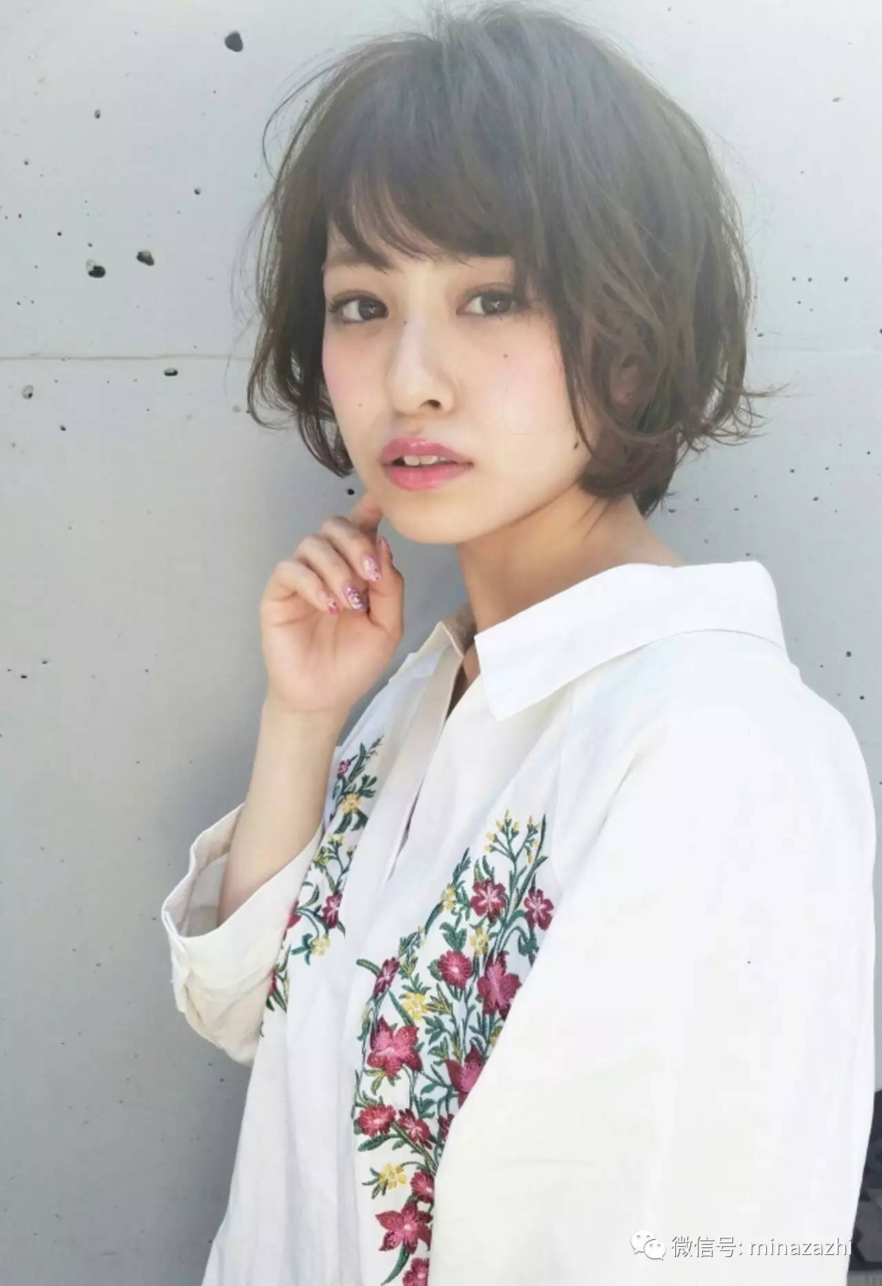 2022年最流行的发型长直发瓜子脸,2021年最流行的高颧骨发型中长发