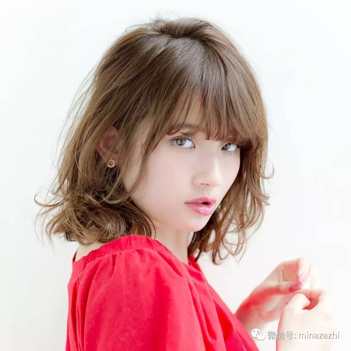 2022年最流行的发型长直发瓜子脸,2021年最流行的高颧骨发型中长发