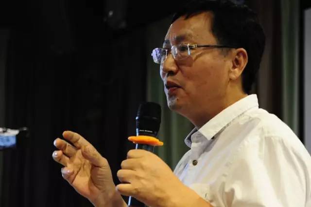 做个没感情有情怀的人,有情怀的人和没情怀的人